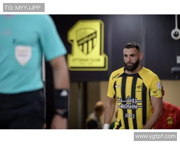 皇家马德里神射手本泽马因伤缺席西班牙国家队比赛,球迷关注他的康复进展 皇家马德里神射手本泽马因伤缺席西班牙国家队比赛,球迷关注他的康复进展